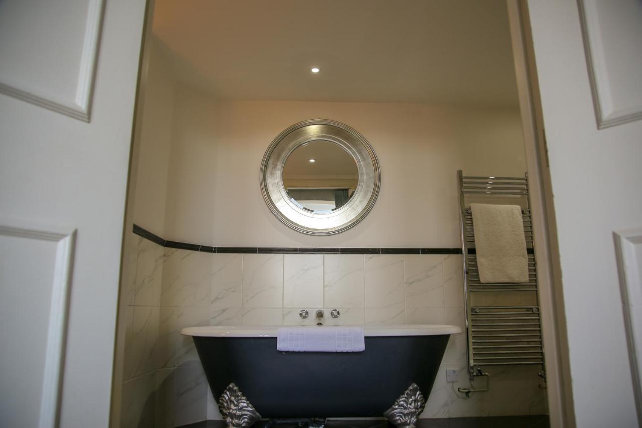 The Bell Hotel 샌드위치 외부 사진