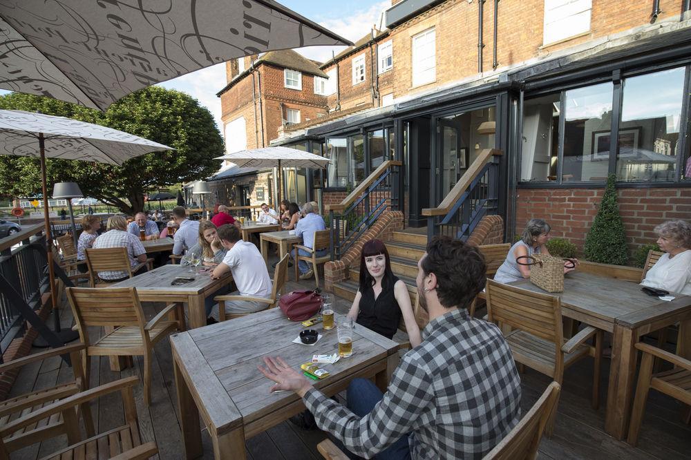 The Bell Hotel 샌드위치 외부 사진