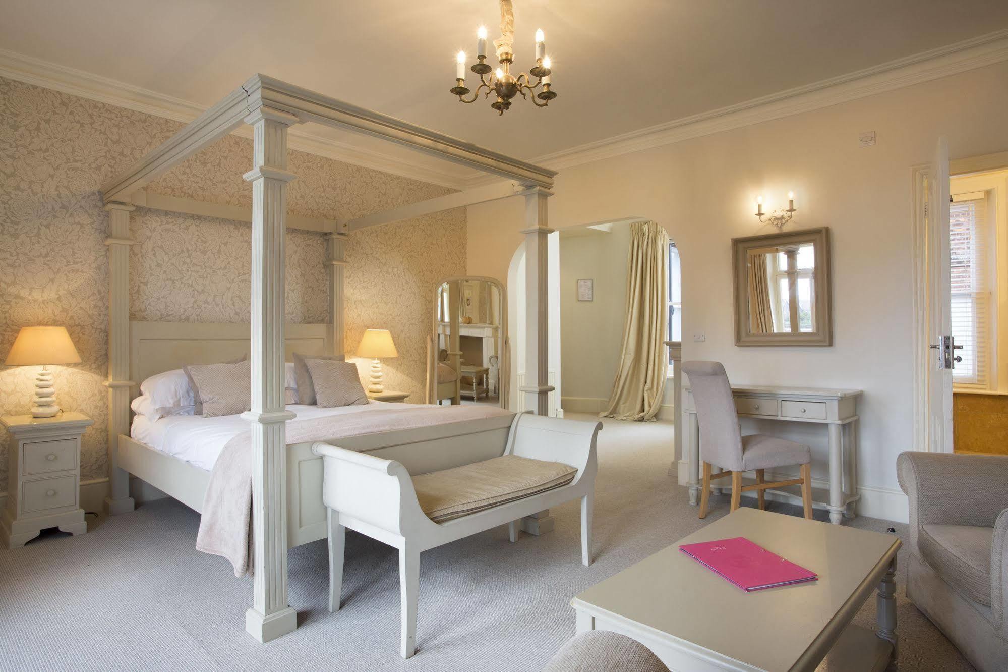 The Bell Hotel 샌드위치 외부 사진