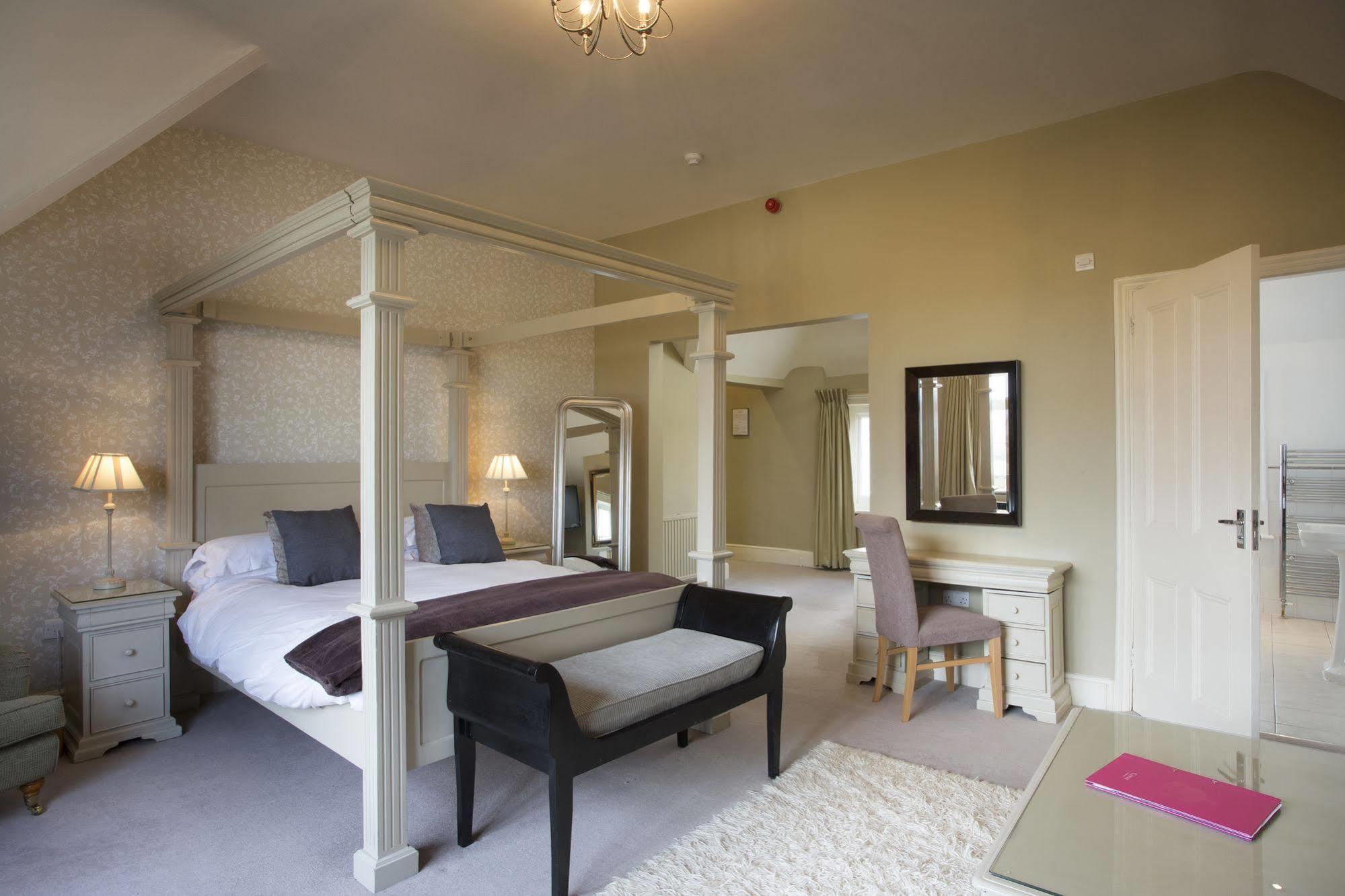 The Bell Hotel 샌드위치 외부 사진