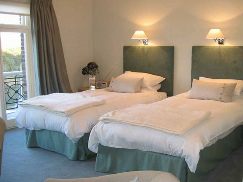 The Bell Hotel 샌드위치 외부 사진